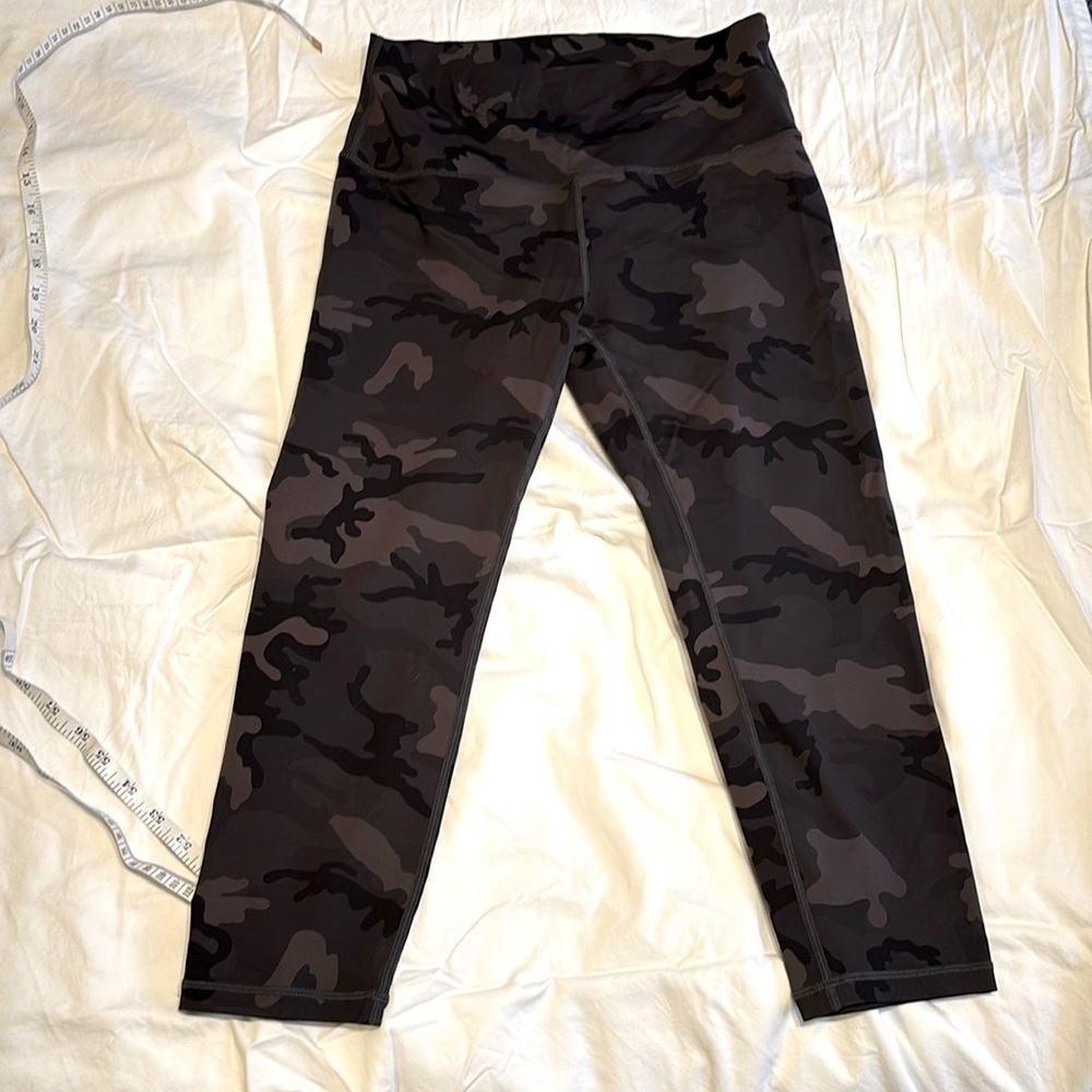 Zyia camo legging. Size 6-8. Excellent condition.